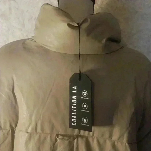 Women’s Taupe Puffer Coat Size XL - Picture 6 of 8
